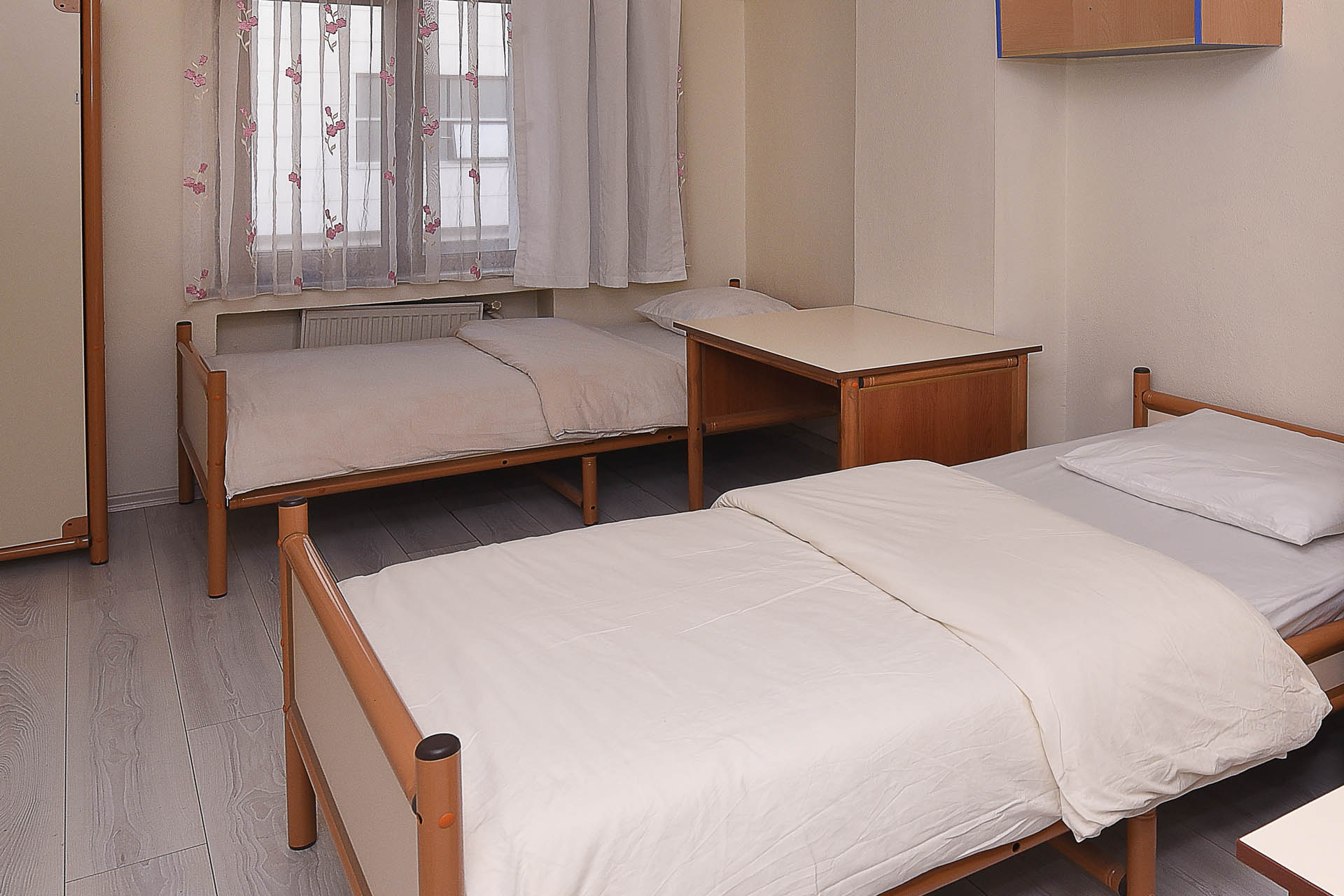 kocaeli-kumlu-otel-4-kisilik-oda